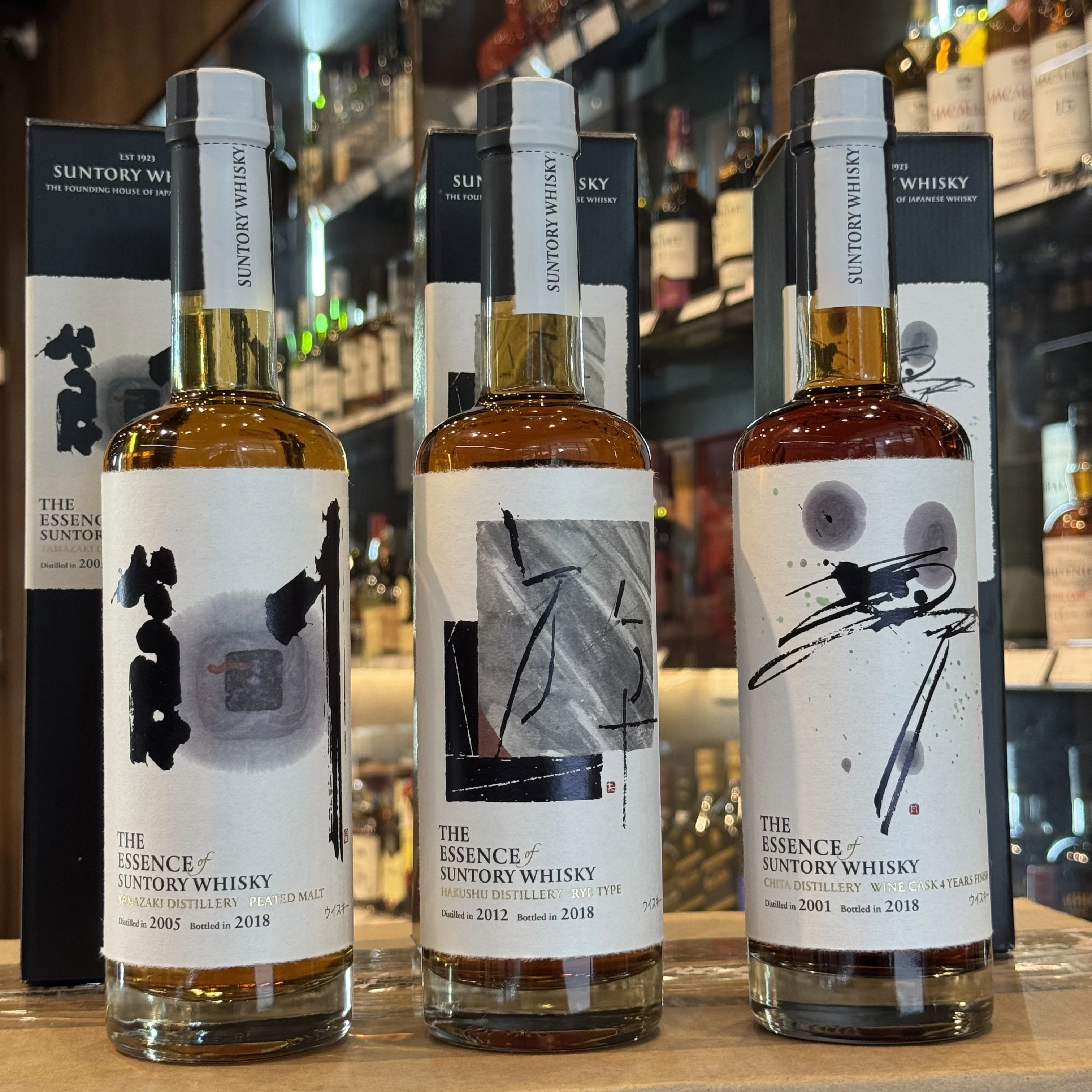 THE ESSENCE of SUNTORY WHISKY 第一彈山崎白州知多三瓶花落實拍