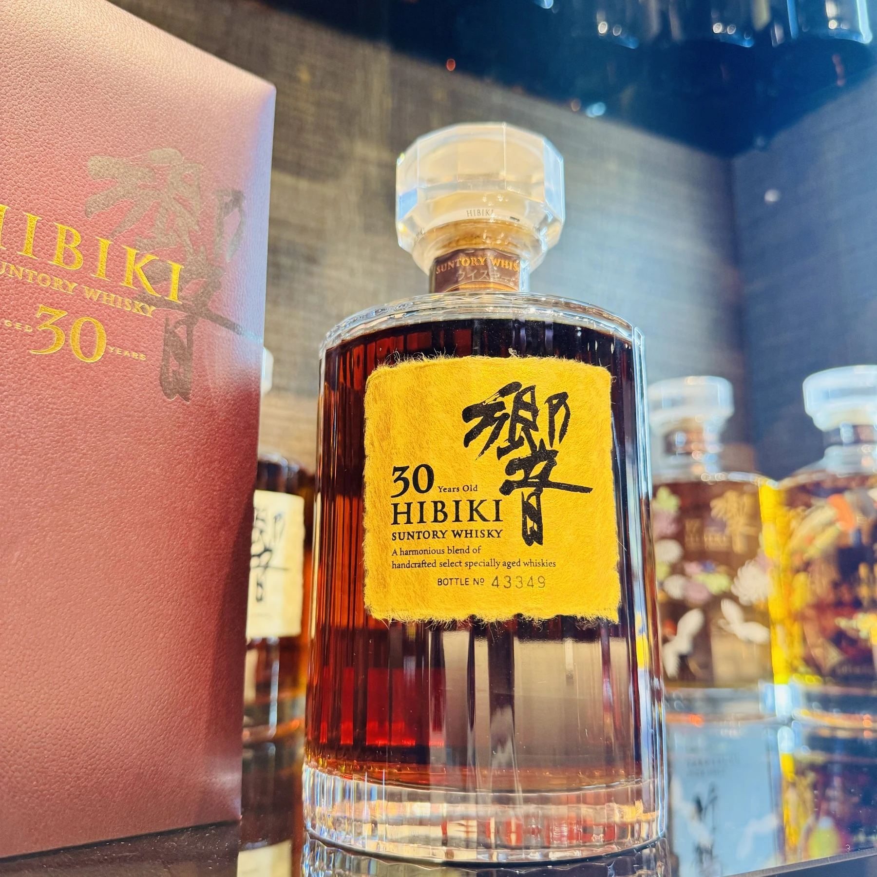 響30年一般版酒瓶與紅色外盒實拍