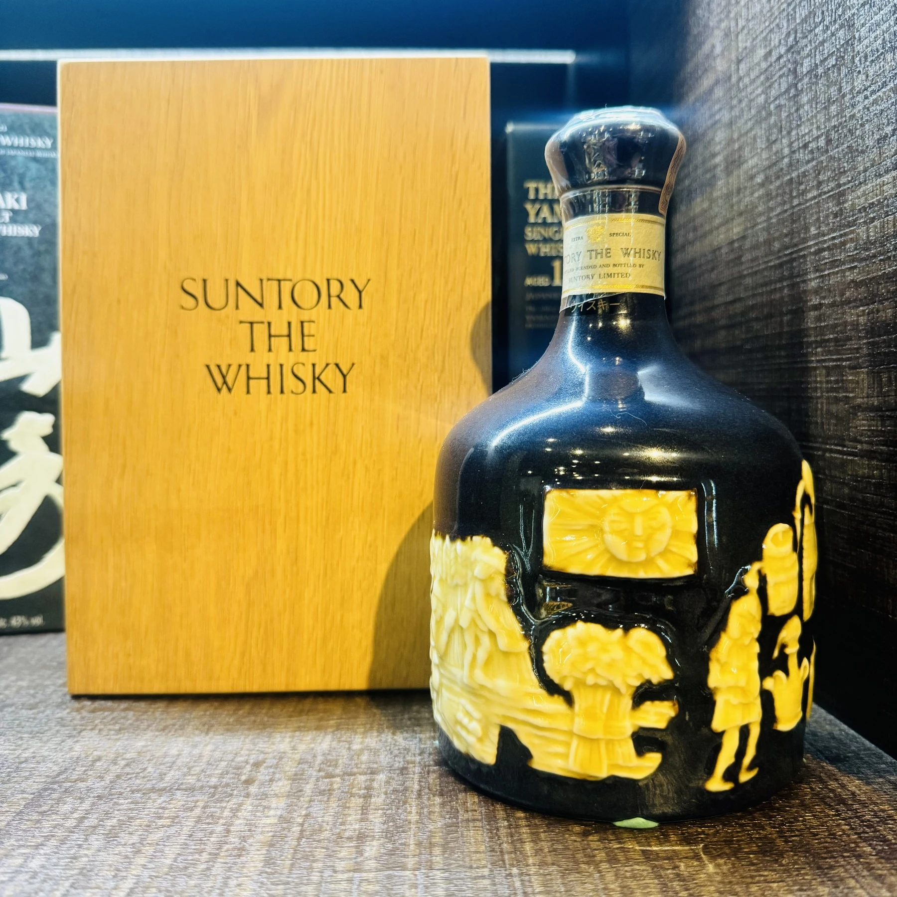 SUNTORY THE WHISKY 陶瓷瓶與木盒實拍