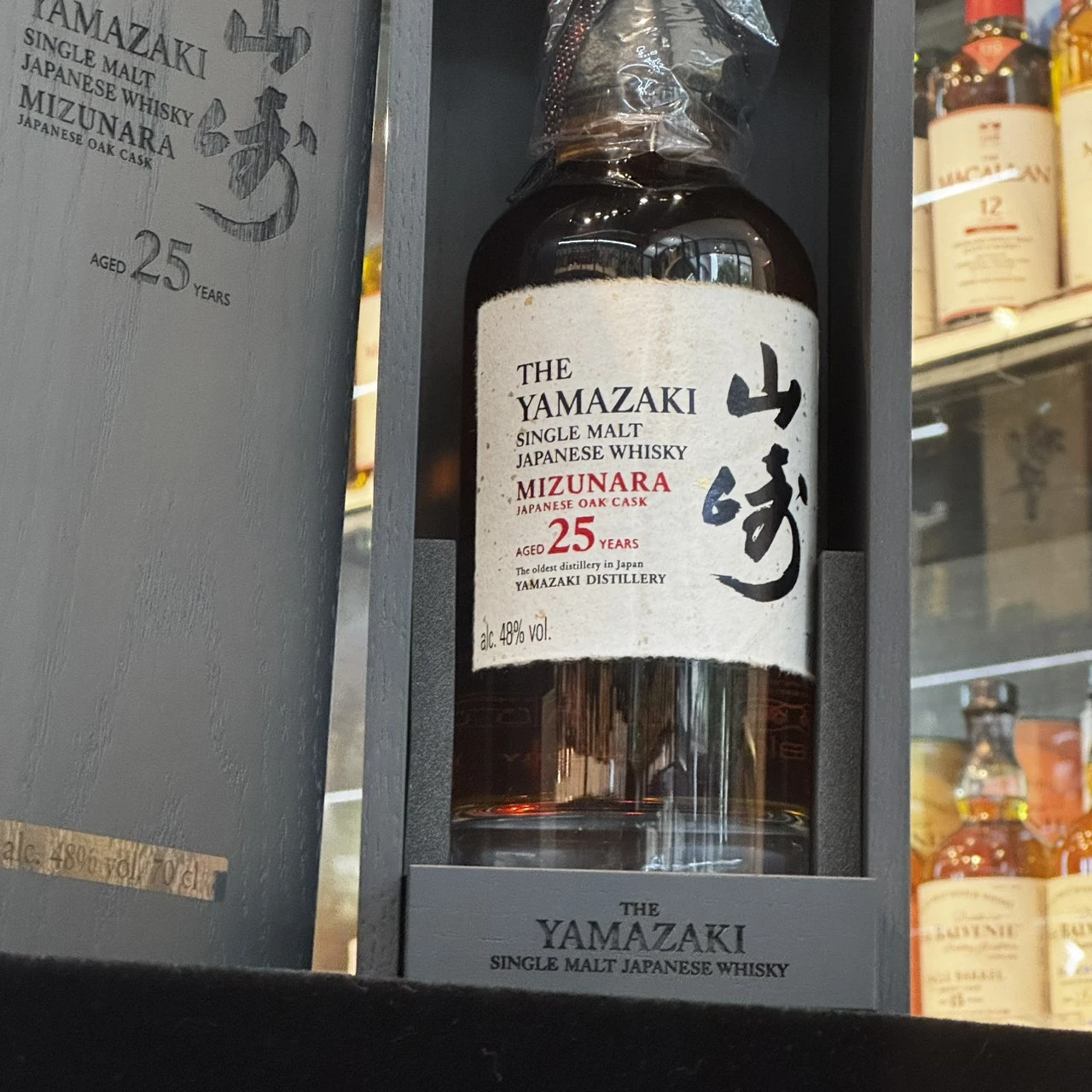 山崎25年水楢桶木盒內襯與完整包裝實拍