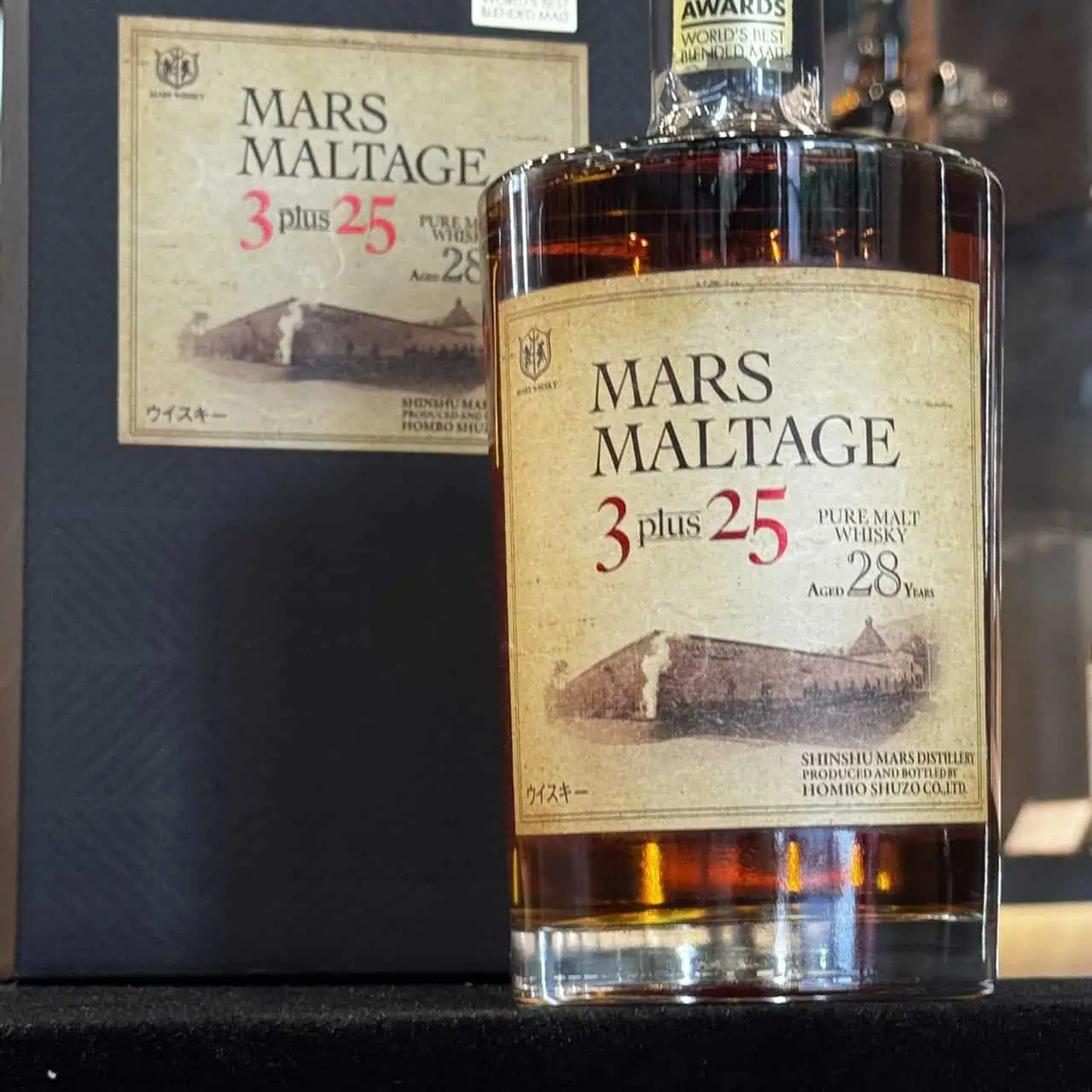 MARS MALTAGE 3 PLUS 25 28年正標與琥珀色酒液