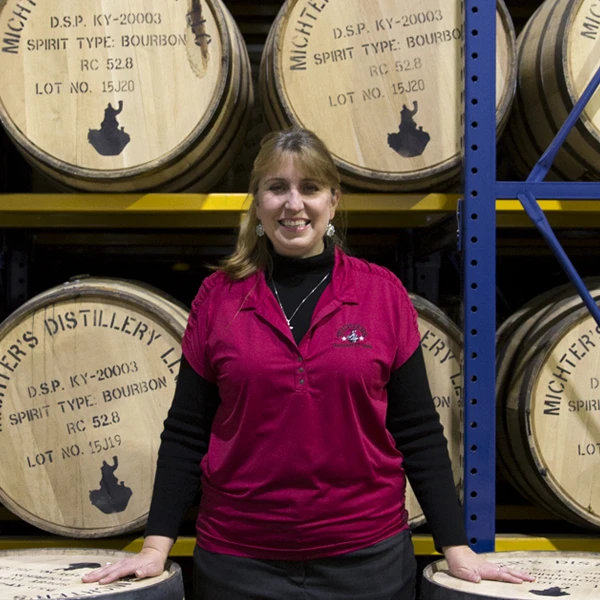 Michter's Master of Maturation Andrea Wilson 與熟成酒桶